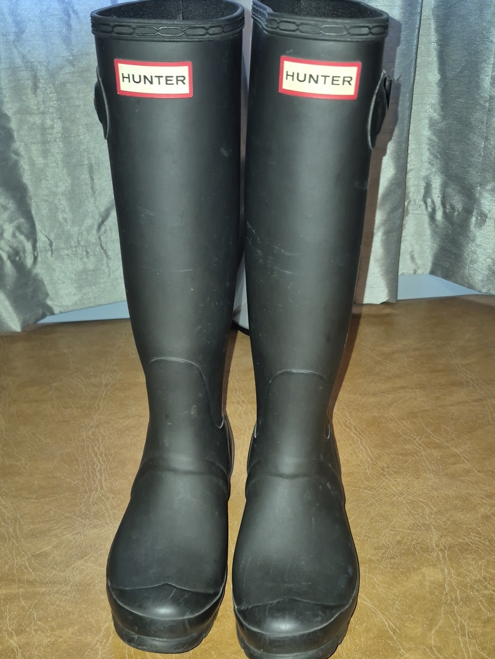 Womens Hunter Tall Matte Black Rain Boots with Logo..size 7